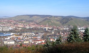 Blick von der Aussichtsplatte Schillerlinde auf den Rotenberg in Stuttgart